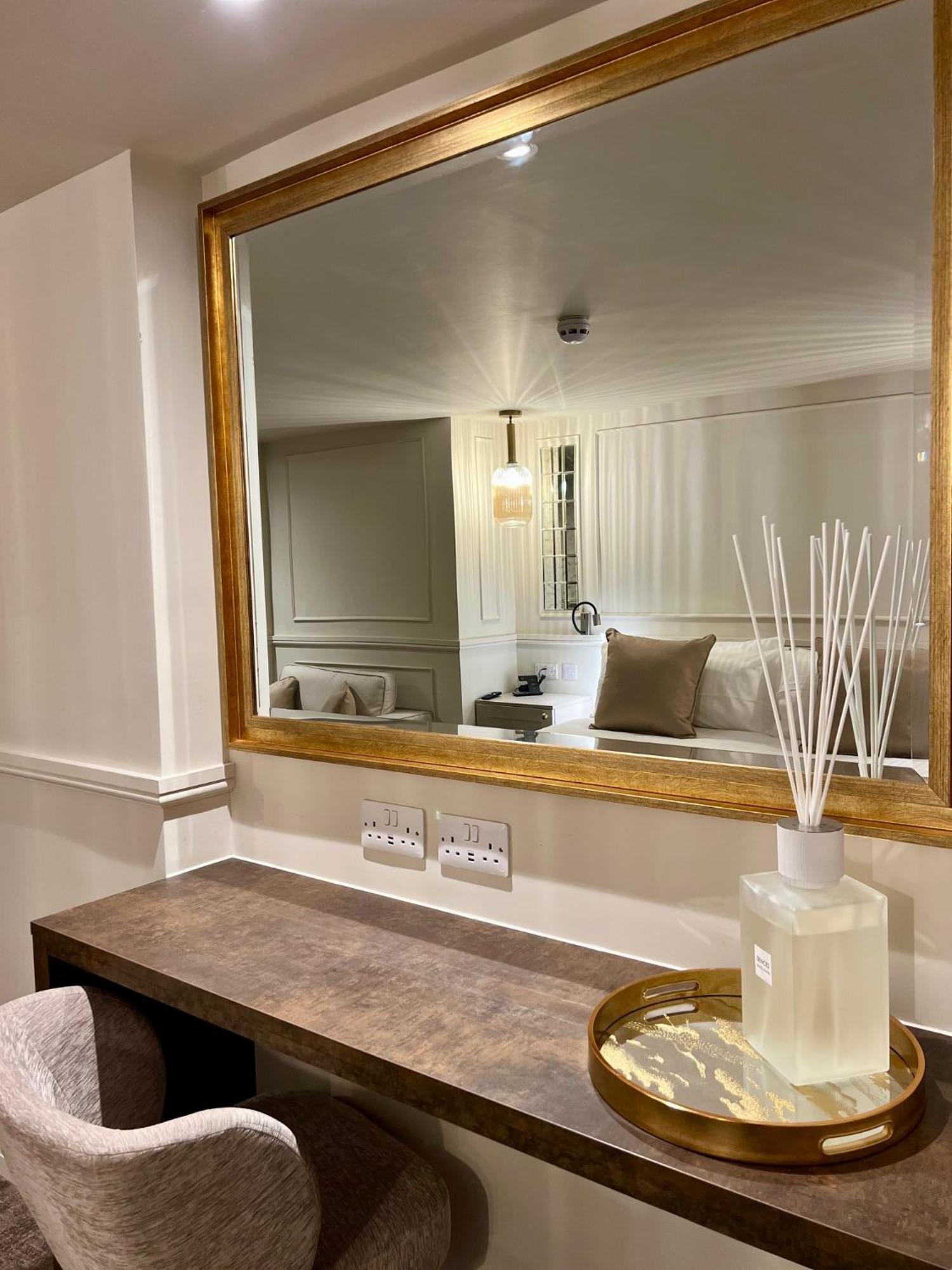 Number 3 Pier Road Suites Γουίτμπι Εξωτερικό φωτογραφία