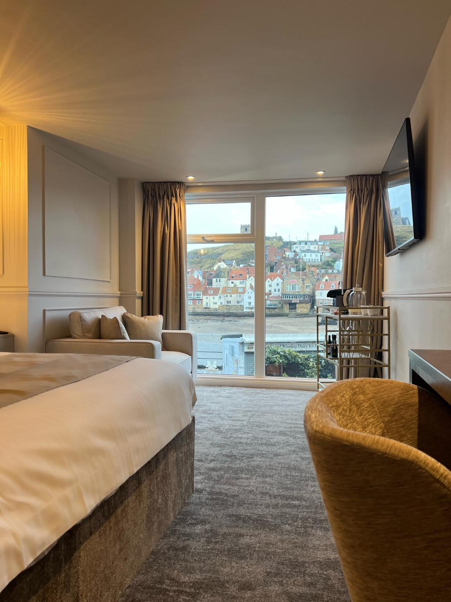 Number 3 Pier Road Suites Γουίτμπι Εξωτερικό φωτογραφία