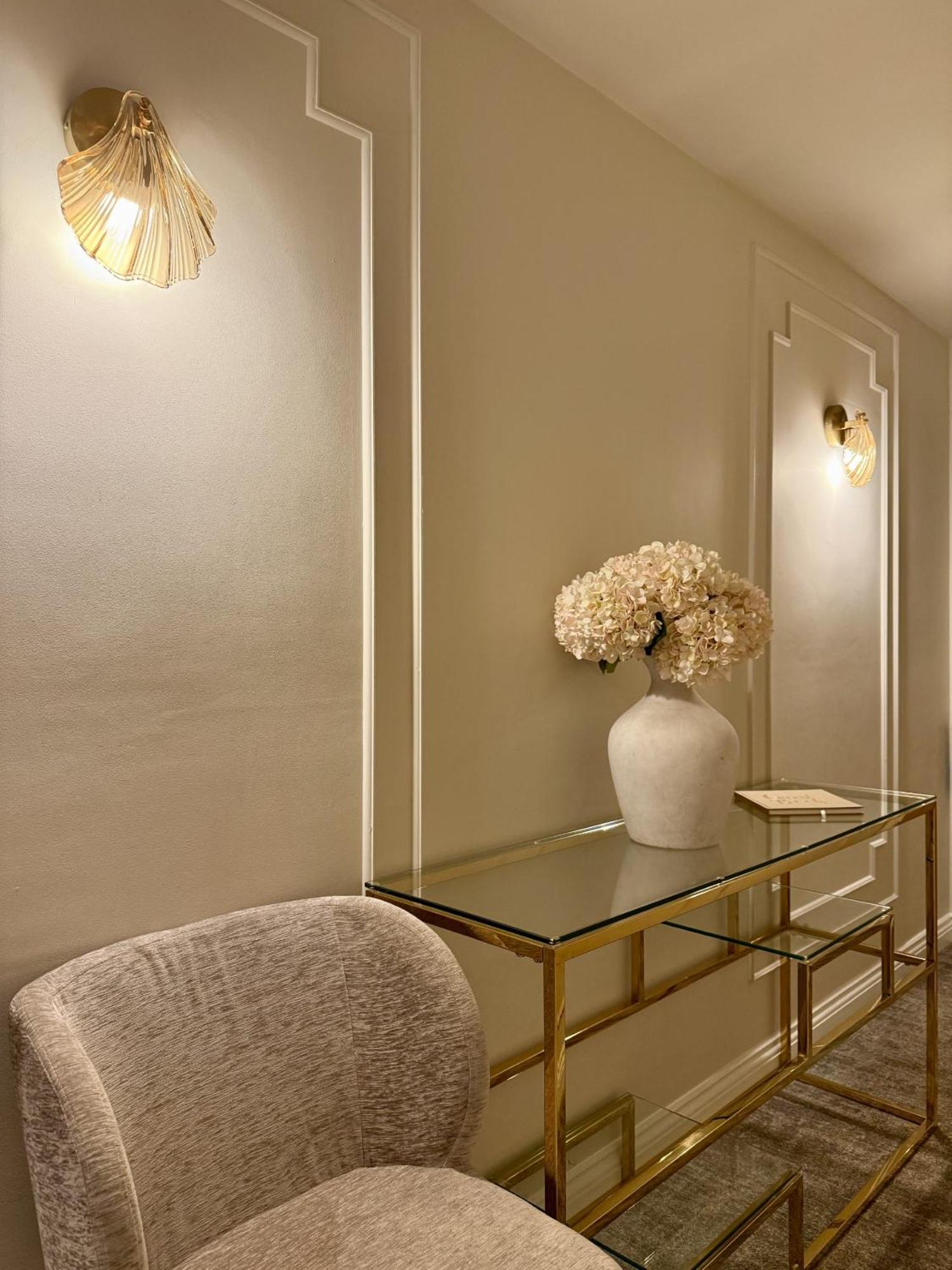 Number 3 Pier Road Suites Γουίτμπι Εξωτερικό φωτογραφία