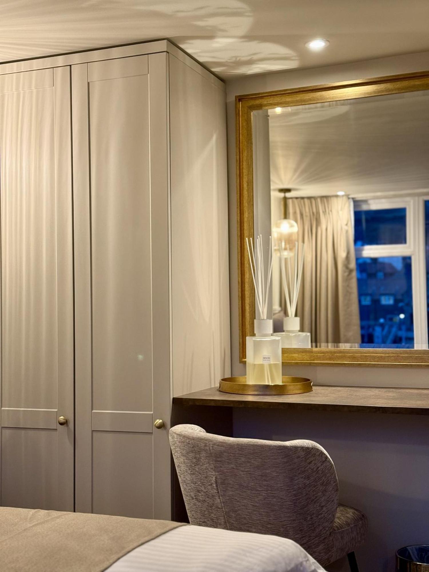 Number 3 Pier Road Suites Γουίτμπι Εξωτερικό φωτογραφία